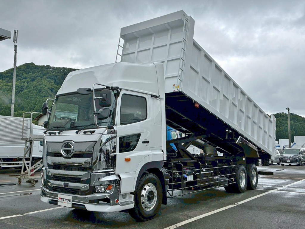 フロント周り、メッキパーツで飾っています。|日野 プロフィア 2DG-FS1AHEの写真1