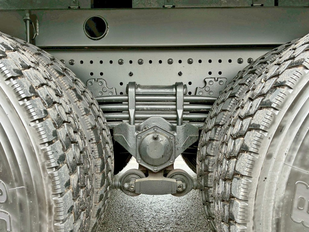 リーフサスです。|日野 プロフィア 2DG-FS1AHEの写真5
