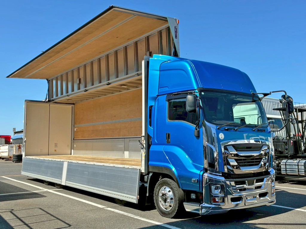 ホイールはアルミ製です。|いすゞ ギガ 2PG-CYJ77Dの写真2