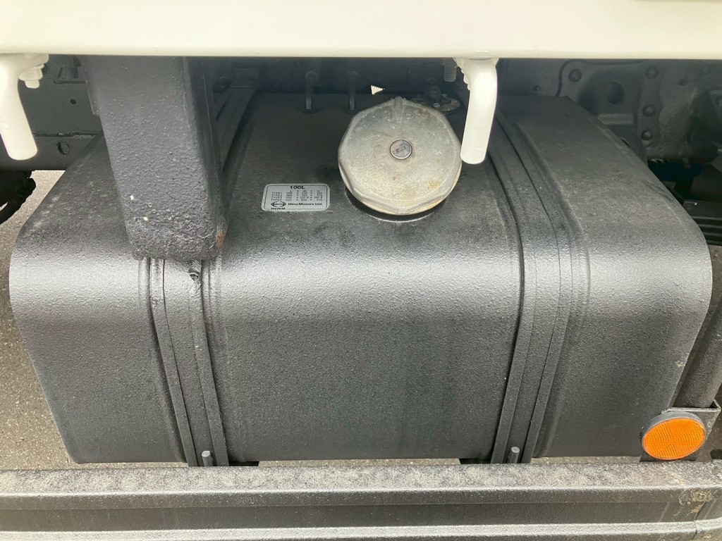 燃料タンクは100Lです。|日野 レンジャー 2KG-FX2ABA(4WD)の写真19