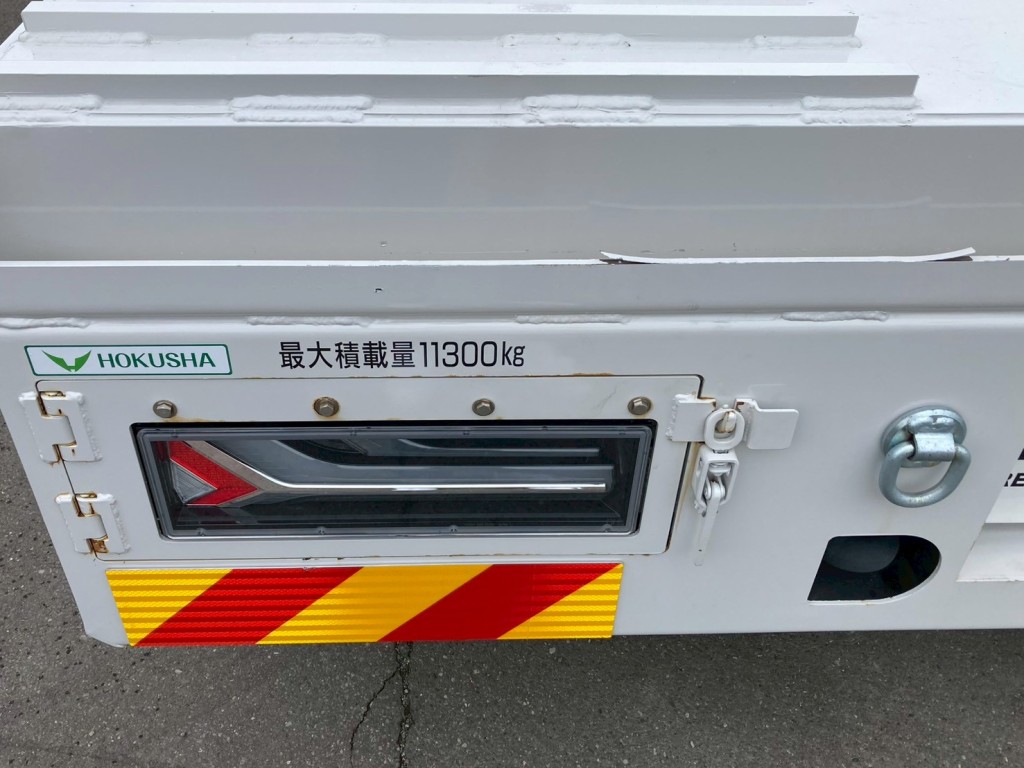 歩み掛けに置き錆・塗装剥がれがあります。|日野 プロフィア 2DG-FW1AHCの写真25