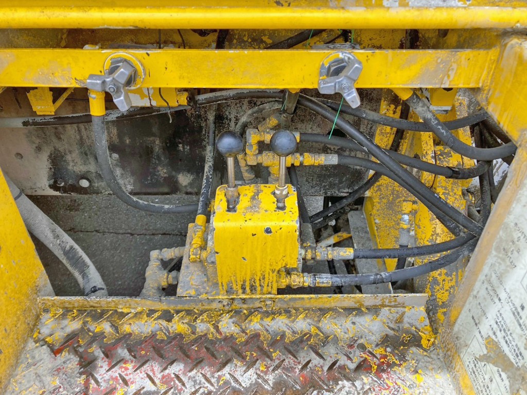 ホッパー開閉の操作レバー等です。|三菱 スーパーグレート QDG-FV50VY改の写真33