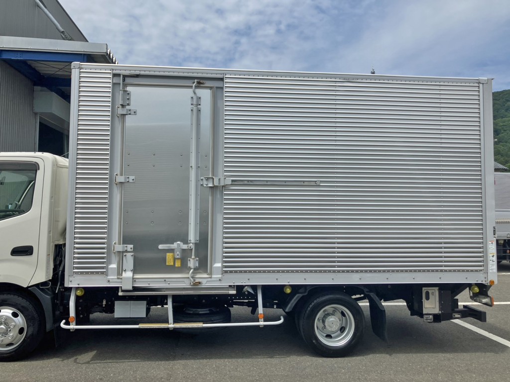ボディー助手席側にスライド式のサイドドアが付いています。|日野 デュトロ 2RG-XZU712M(2WD)の写真19