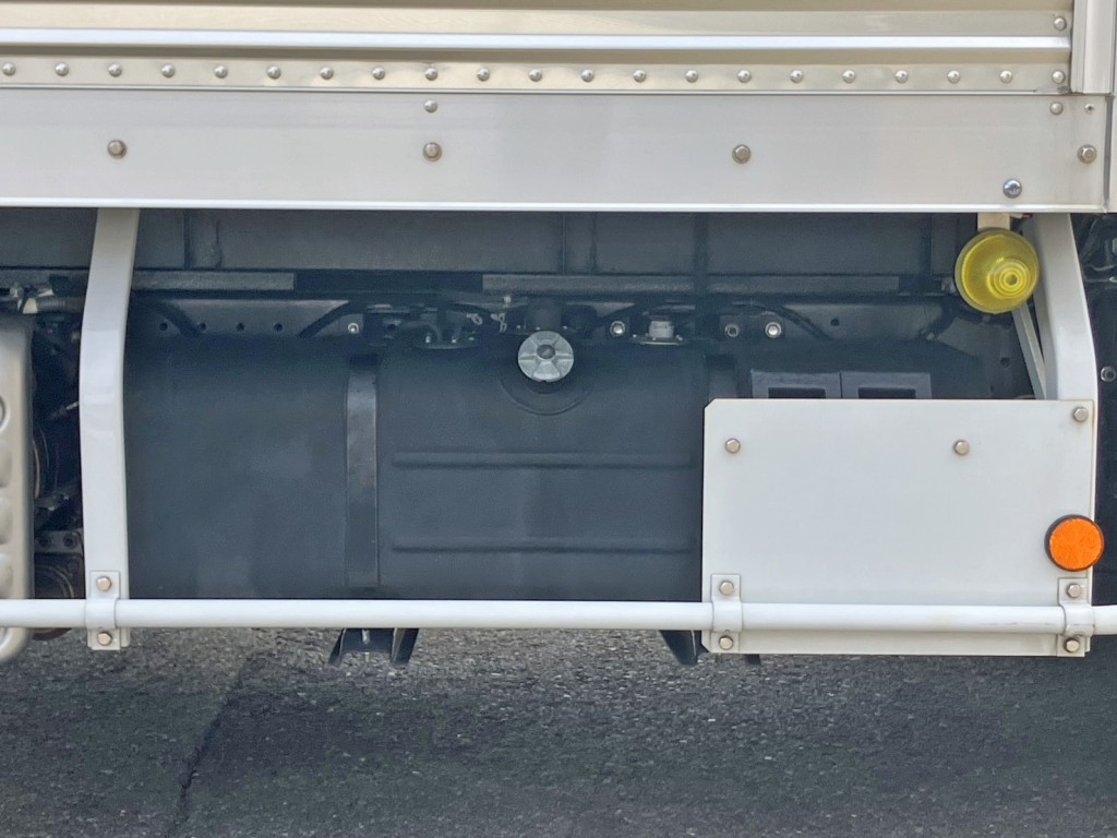 燃料タンクは100Lです。|日野 デュトロ 2RG-XZU712M(2WD)の写真30