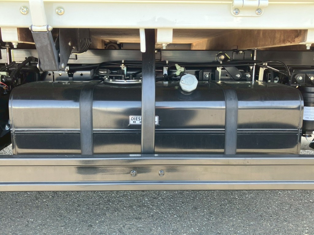 燃料タンクは100Lです。|三菱 キャンター 2RG-FEB80(2WD)の写真15
