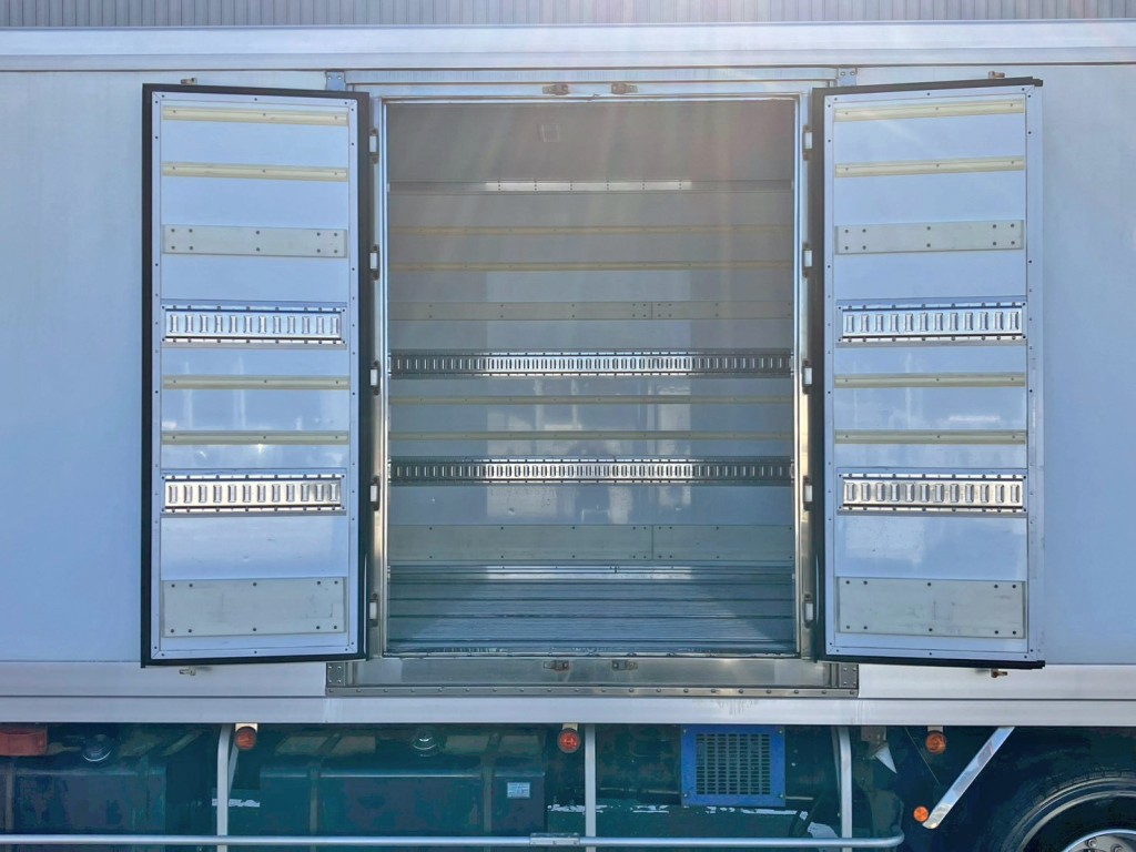 UDトラックス クオン QKG-CD5ZAの写真18