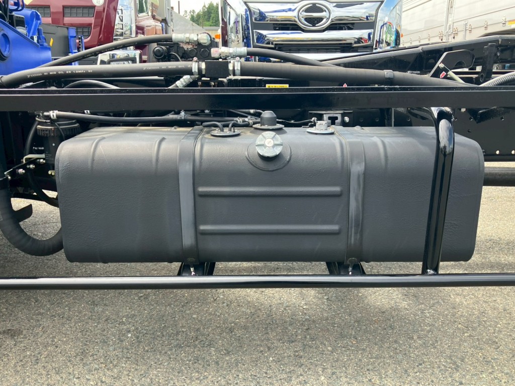 燃料タンクは100Lです。|日野 デュトロ 2KG-XZU730M(2WD)の写真23