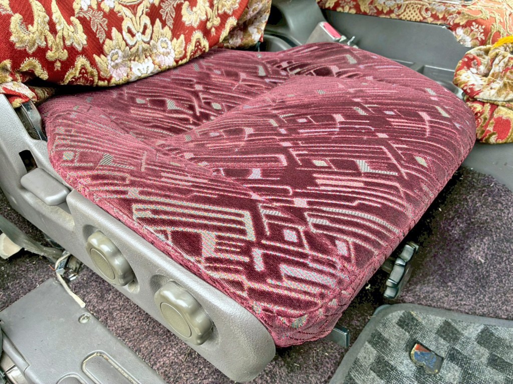 運転席座面にヘタリがあります。|三菱 ファイター PA-FK61FK(2WD)の写真8
