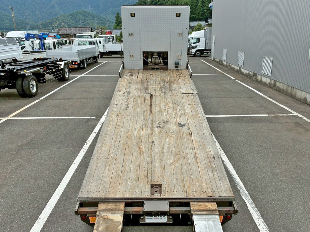 床は板張りです。|三菱 ファイター PA-FK61FK(2WD)の写真10