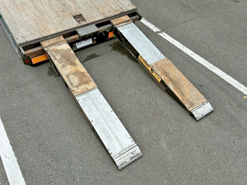 自動歩みです。(左右床板欠品しています)|三菱 ファイター PA-FK61FK(2WD)の写真21