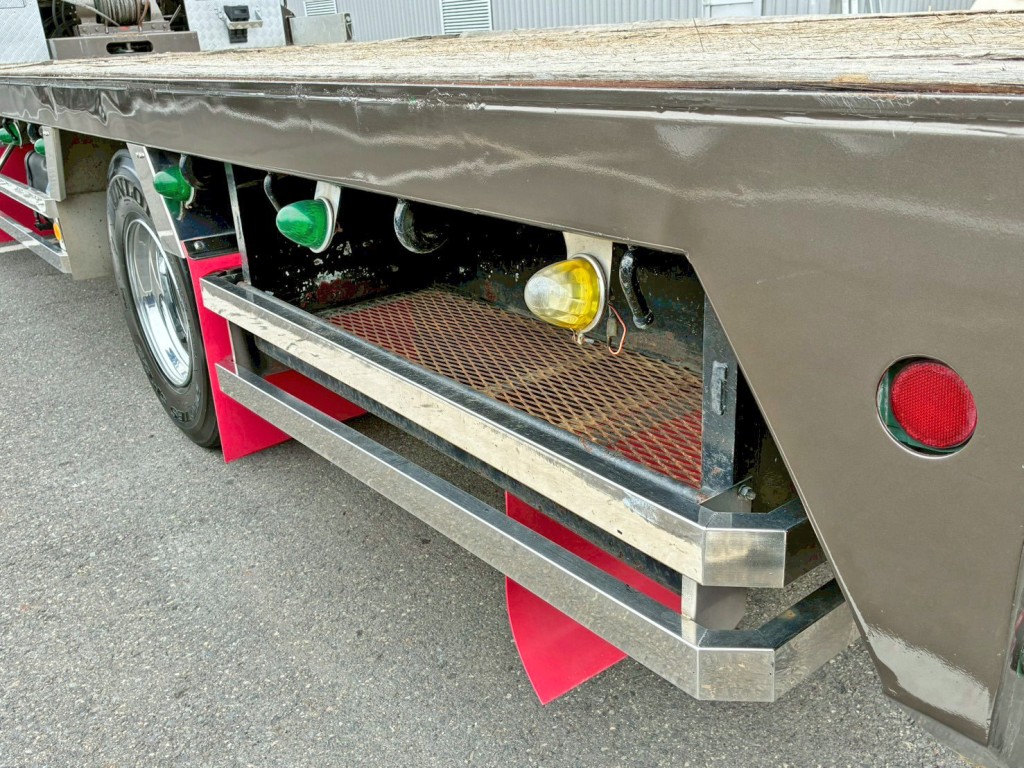 ボディー助手席側後方にリン木入れが付いています。|三菱 ファイター PA-FK61FK(2WD)の写真25