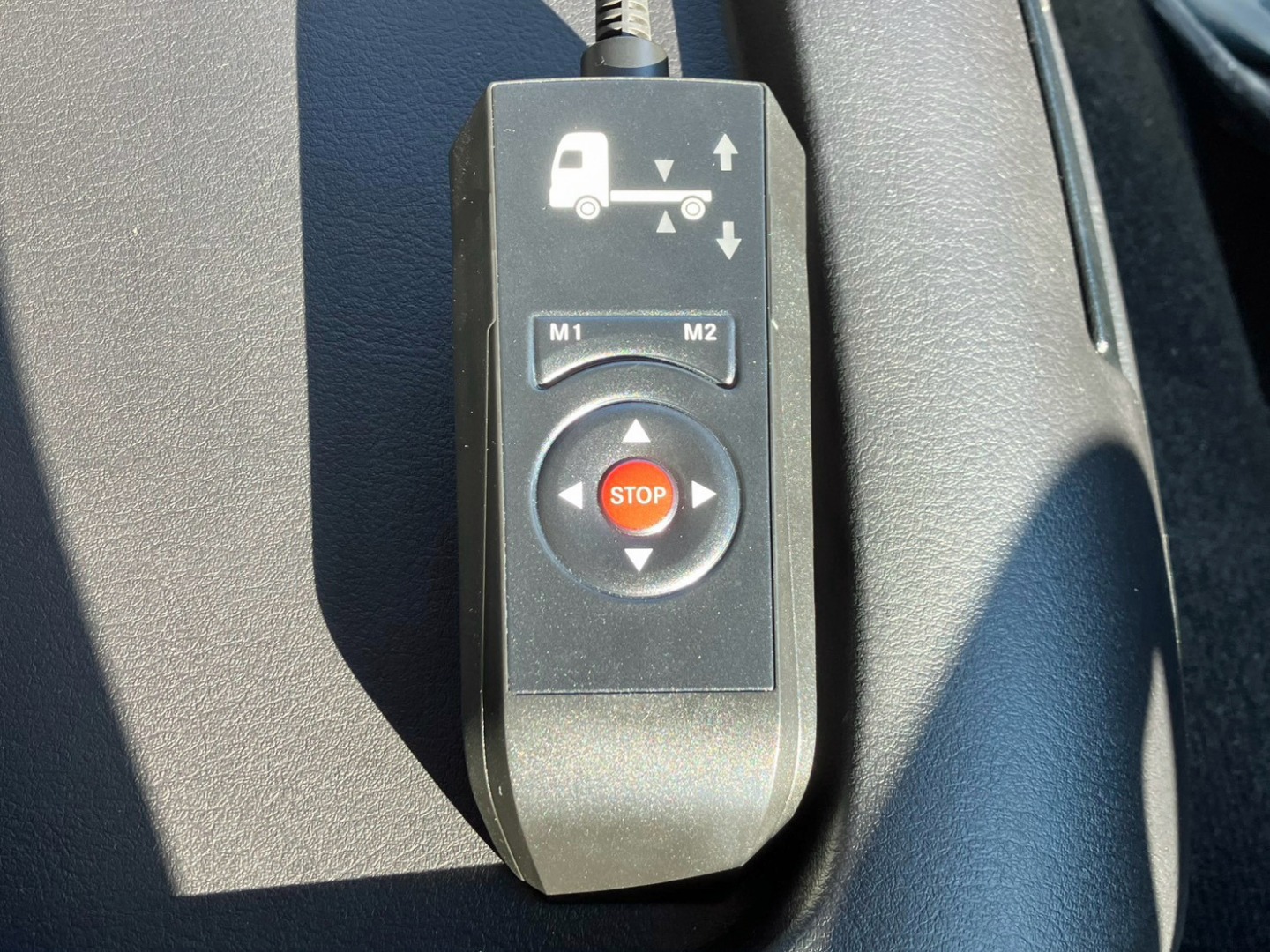 エアサスのコントローラーです。|三菱 ファイター 2KG-FK65F(2WD)の写真20