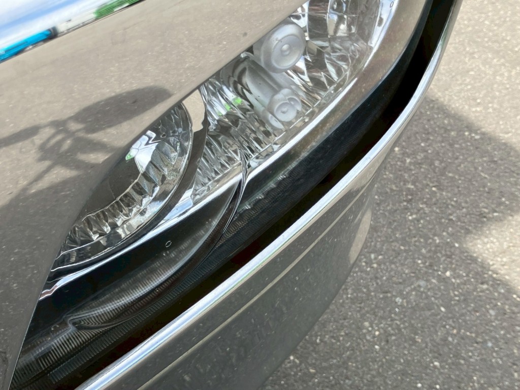 左ヘッドライト内に水混入しています。|日野 レンジャー BDG-FE8JMWGの写真39