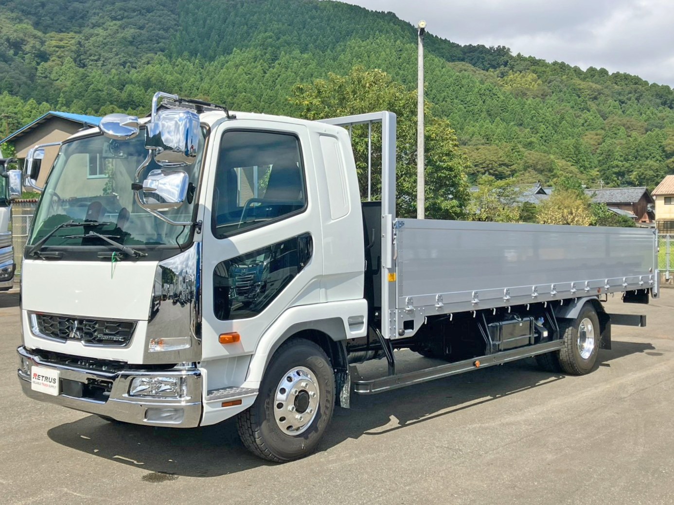 フロント周り、メッキパーツで飾っています。|三菱 ファイター 2KG-FK65F(2WD)の写真1