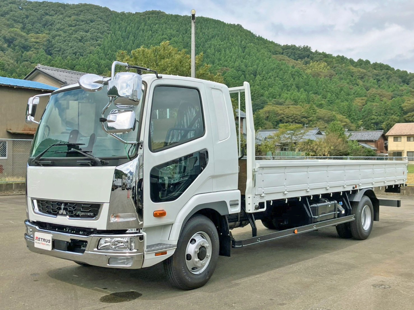 フロント周り、メッキパーツで飾っています。|三菱 ファイター 2KG-FK62F(2WD)の写真1