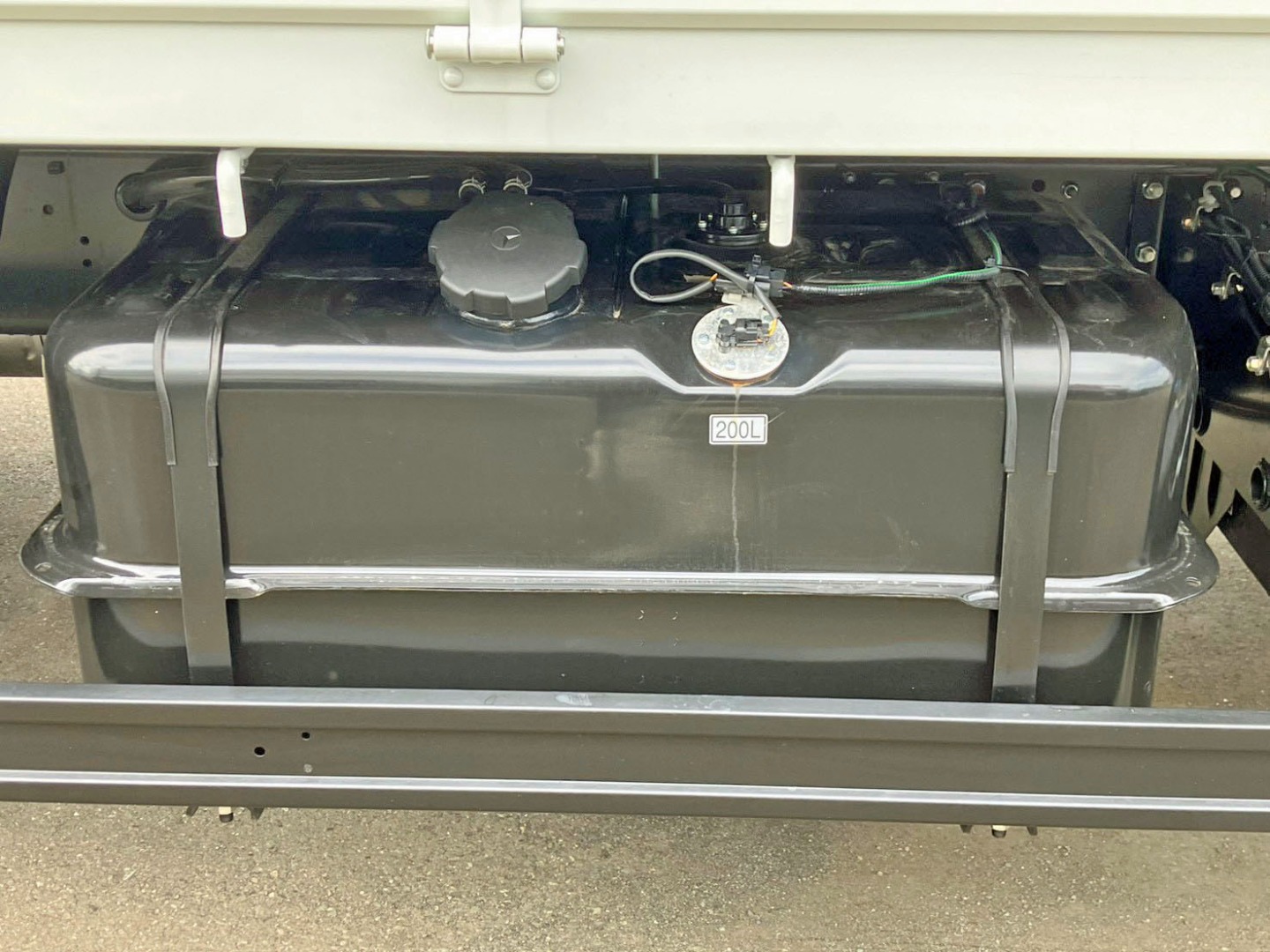燃料タンクは200Lです。|三菱 ファイター 2KG-FK62F(2WD)の写真13