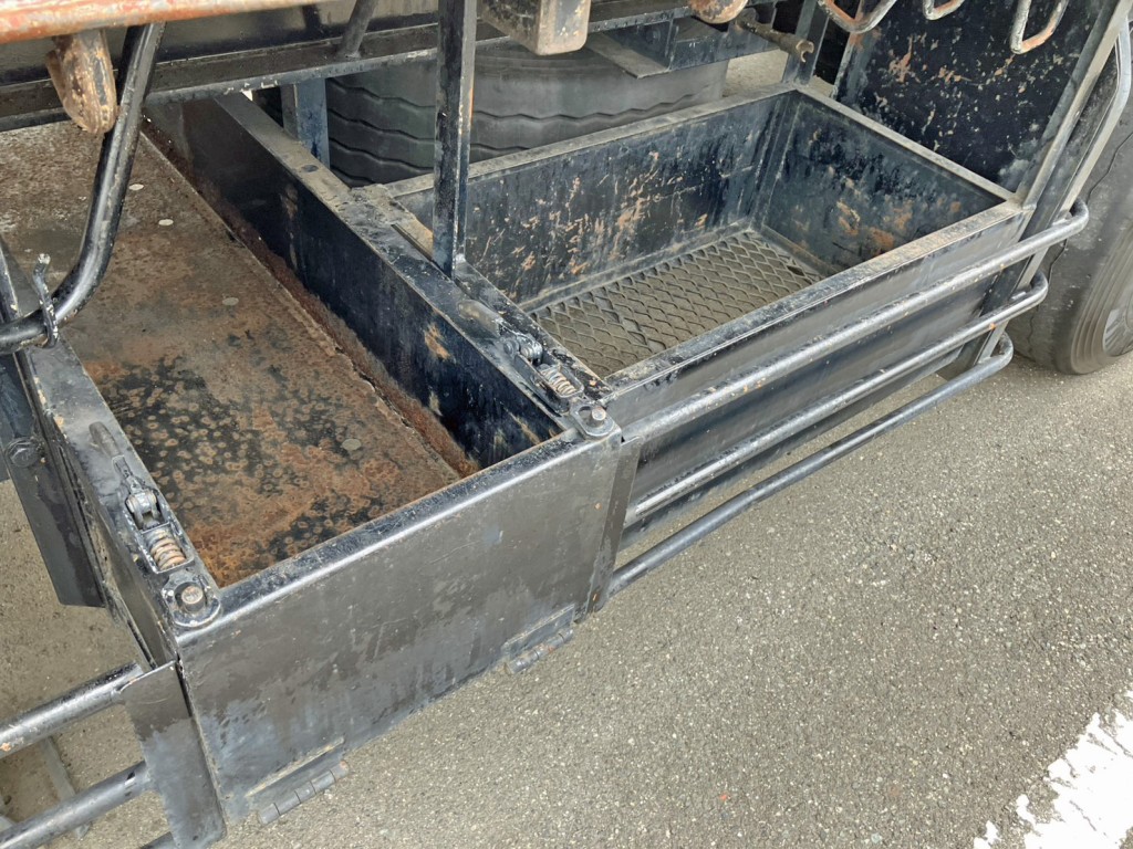 助手席側にりん木入れが付いています。|トレクス PFB332ACの写真19