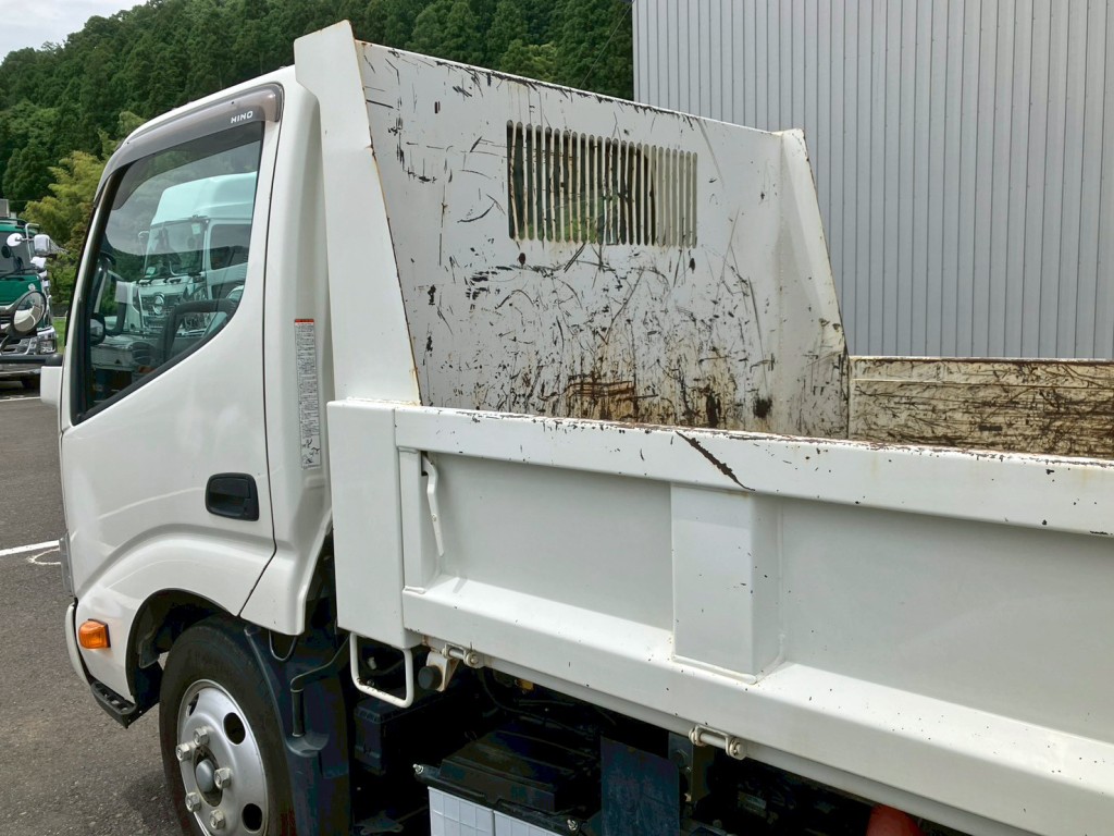 助手席側アオリ前方に傷があります。|日野 デュトロ 2RG-XZU600Tの写真16