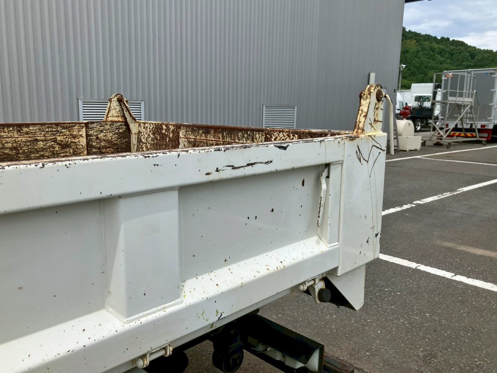 助手席側アオリ後方に傷、錆があります。|日野 デュトロ 2RG-XZU600Tの写真17