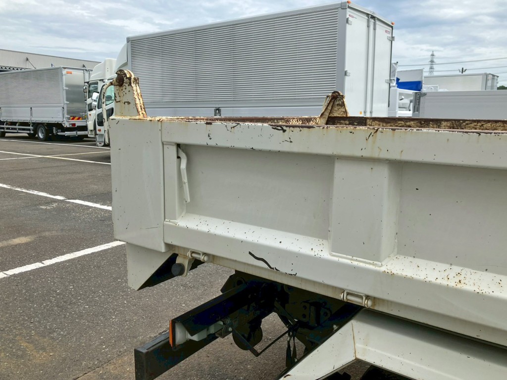 運転席側アオリ後部に傷があります。|日野 デュトロ 2RG-XZU600Tの写真19