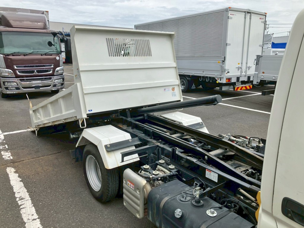 スライドさせた状態です。|日野 デュトロ 2RG-XZU600Tの写真25