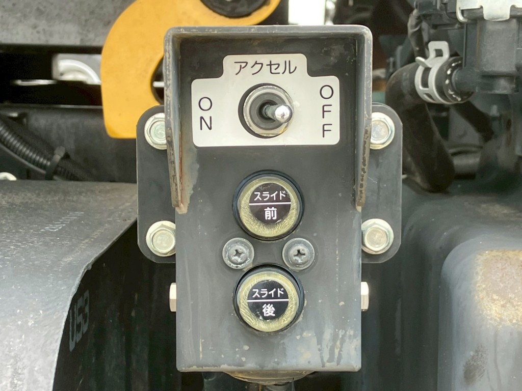 ボディースライドの操作スイッチです。|日野 デュトロ 2RG-XZU600Tの写真29