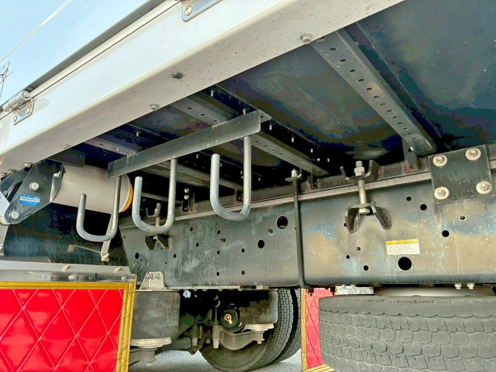 シャーシとネタの状態です。(縦ネタ・横ネタは鉄製です)|いすゞ ギガ 2PG-CYJ77Dの写真6