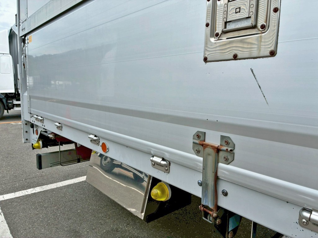 運転席側アオリ後方にキズがあります。|三菱 スーパーグレート LKG-FS54VZの写真29