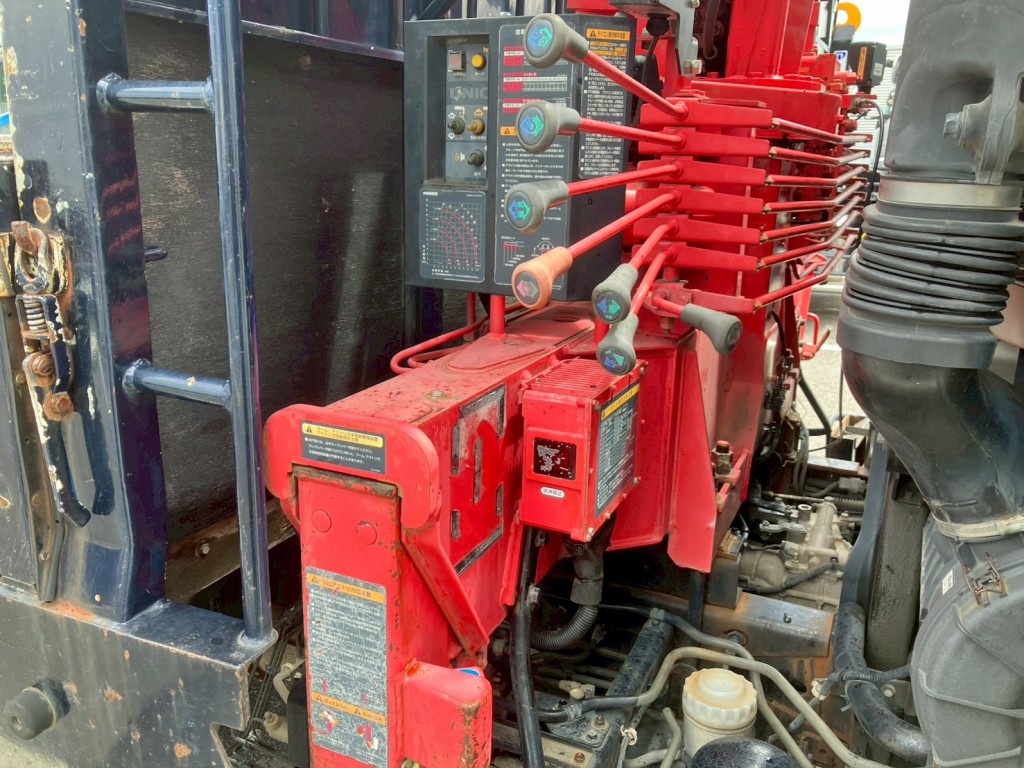 アウトリガーは差し違い式です。|いすゞ フォワード LKG-FTR90S2の写真28
