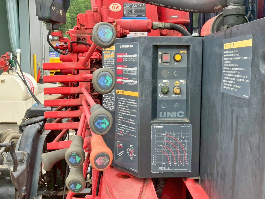 クレーンの操作レバーです。|いすゞ フォワード LKG-FTR90S2の写真29