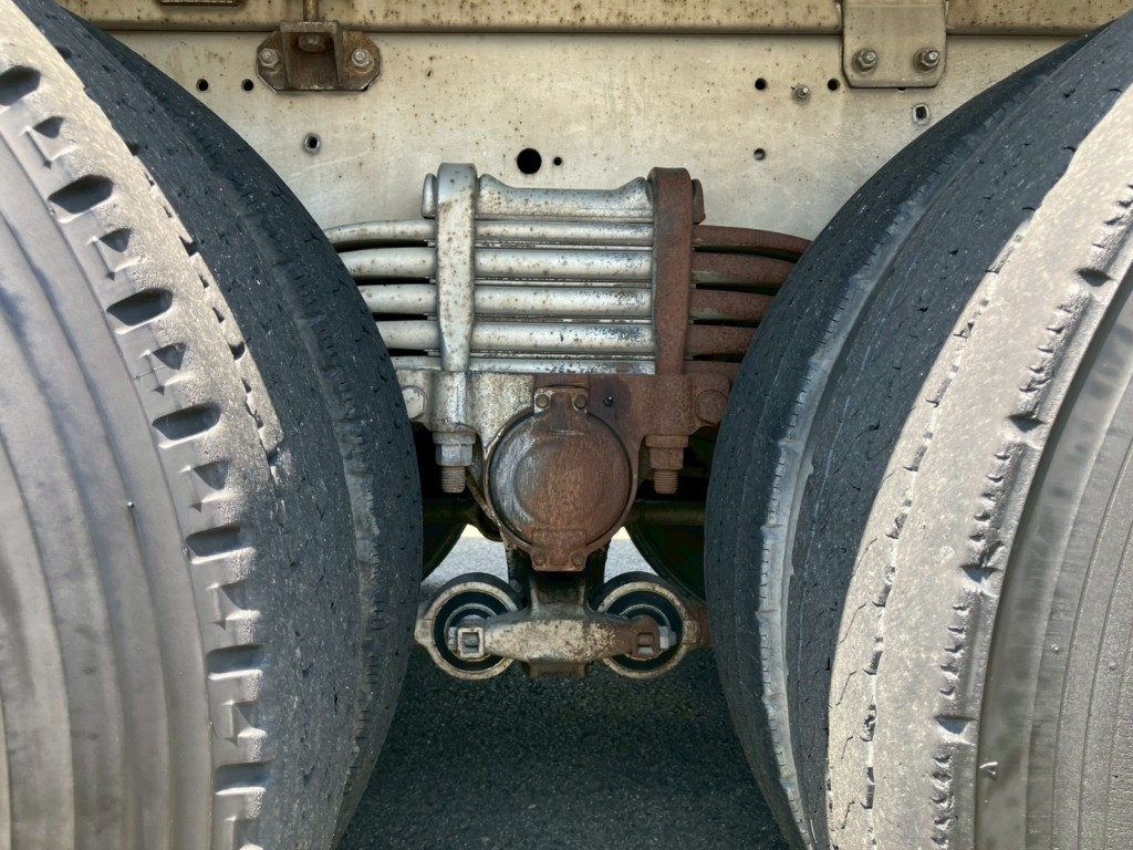 リーフサスです。|いすゞ ギガ LKG-CYZ77AMの写真5