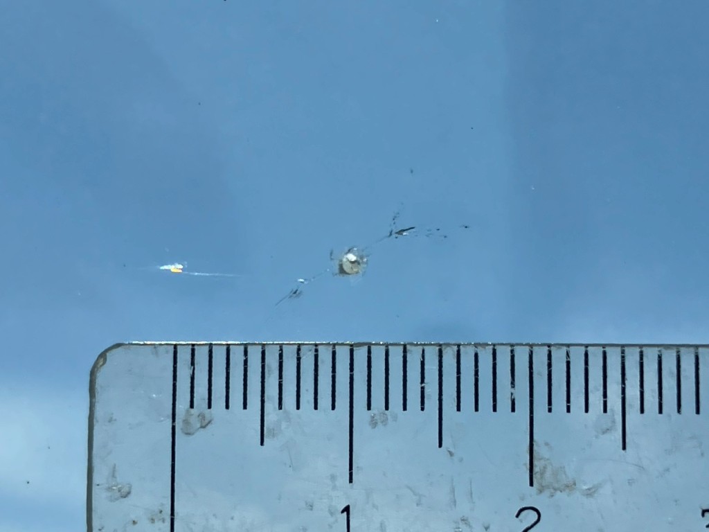フロントガラスに飛び石があります。|いすゞ ギガ LKG-CYZ77AMの写真29