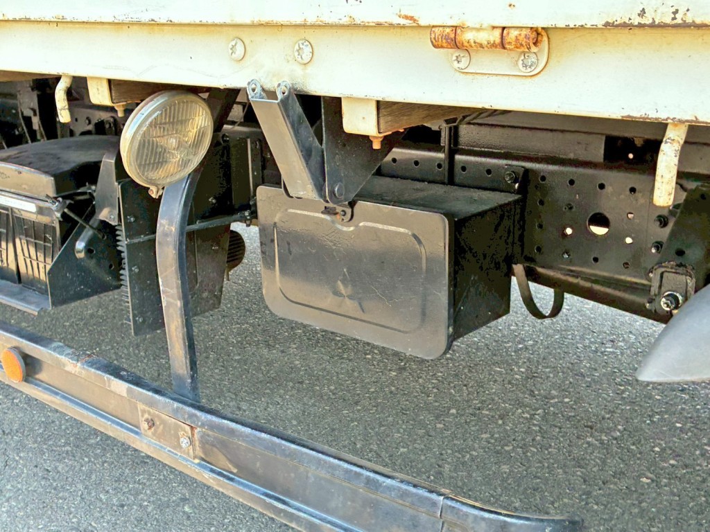 助手席側に工具箱が付いています。|三菱 キャンター SKG-FEB80(2WD)の写真28