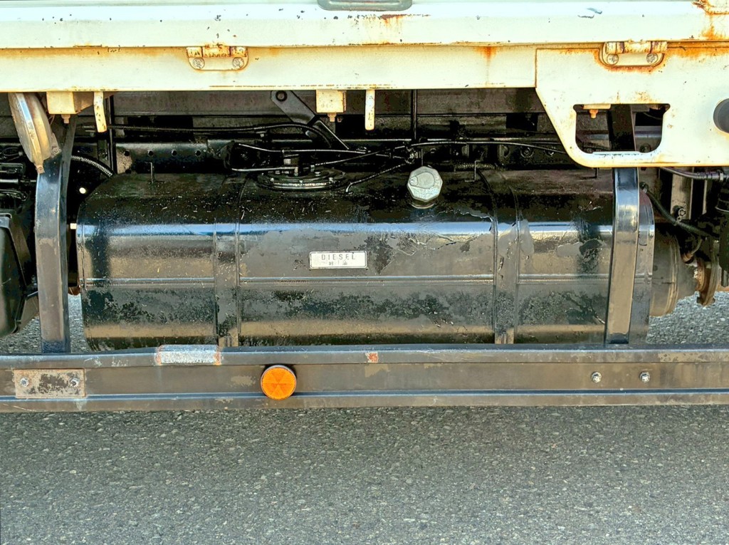 燃料タンクは100Lです。|三菱 キャンター SKG-FEB80(2WD)の写真40