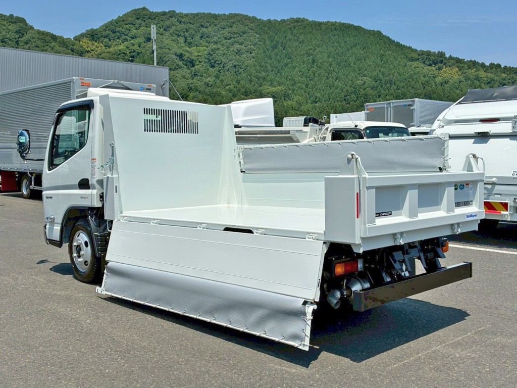 アオリを開いた状態です。|三菱 キャンター 2RG-FBA60(2WD)の写真3