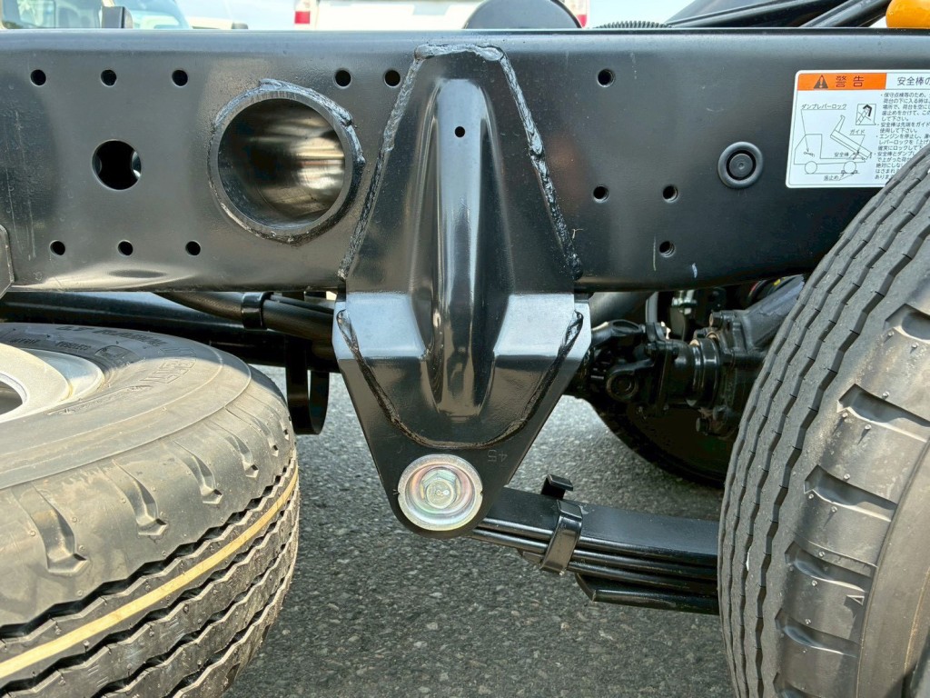 リーフサスです。|三菱 キャンター 2RG-FBA60(2WD)の写真5