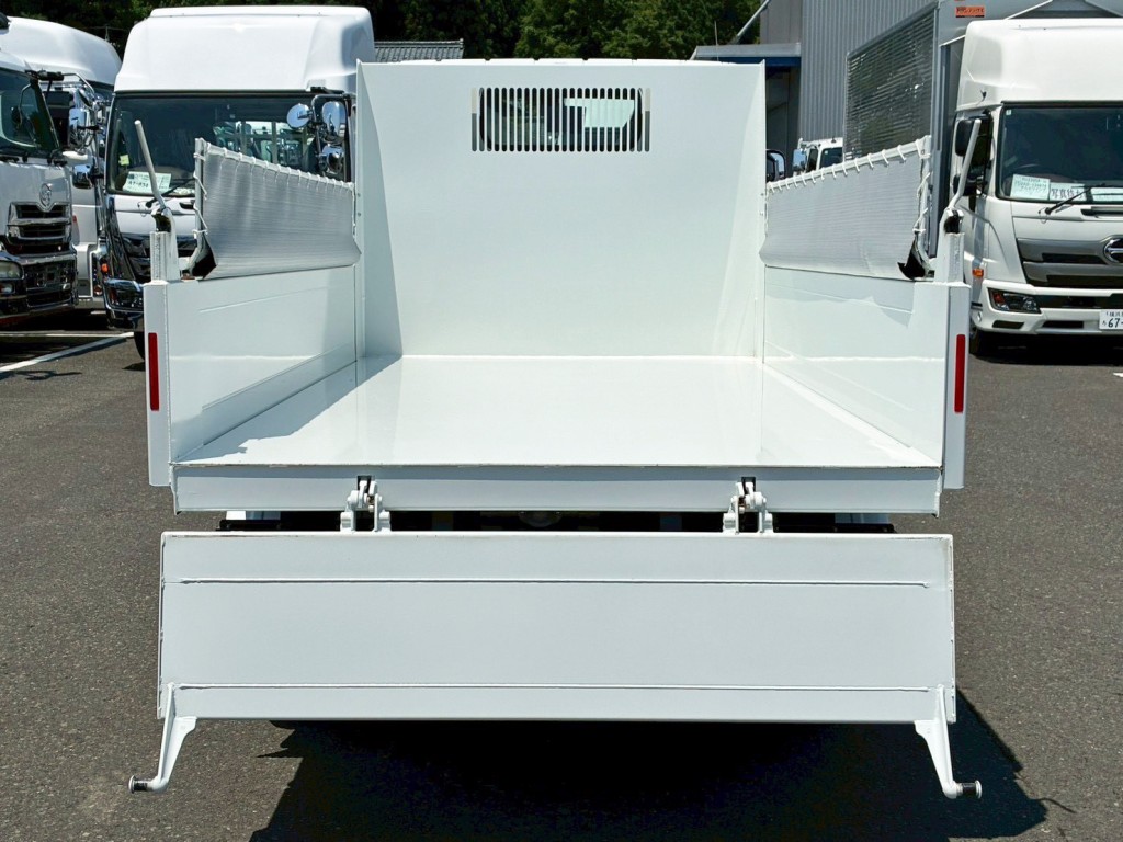 リヤゲートは上開きもできます。|三菱 キャンター 2RG-FBA60(2WD)の写真14