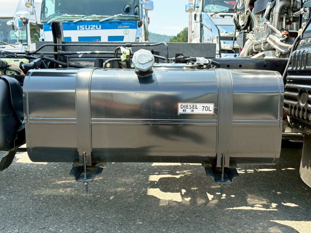 燃料タンクは70Lです。|三菱 キャンター 2RG-FBA60(2WD)の写真16