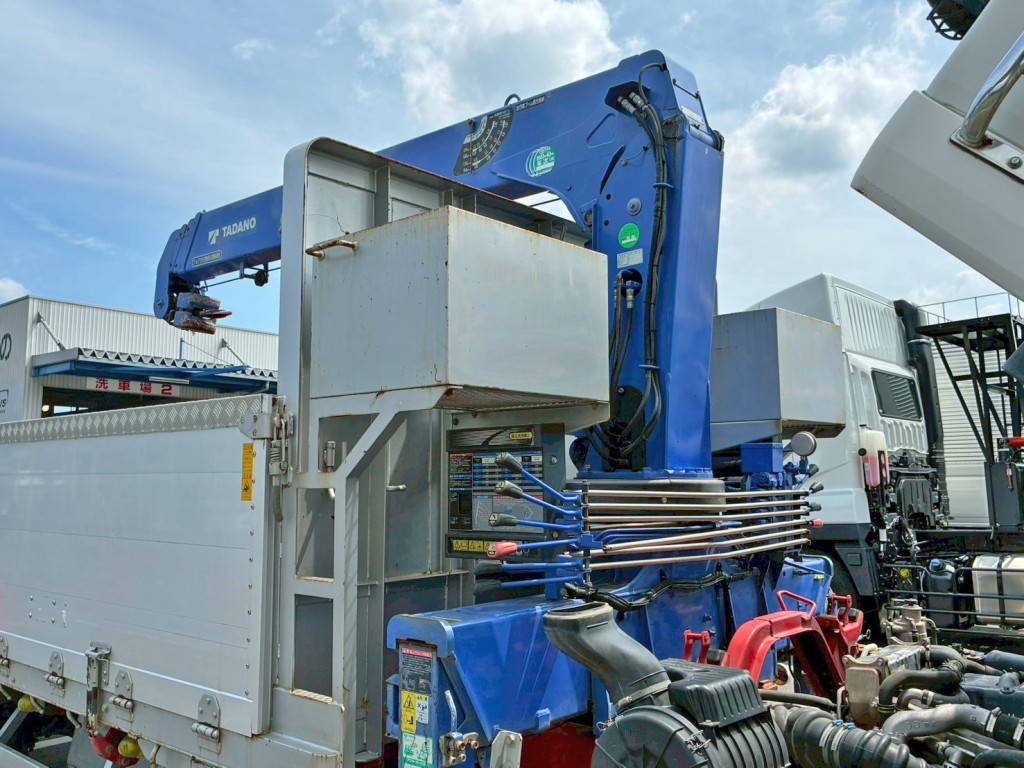 プロテクター前方左右に工具箱が付いています。|いすゞ フォワード LPG-FTR90S2の写真13