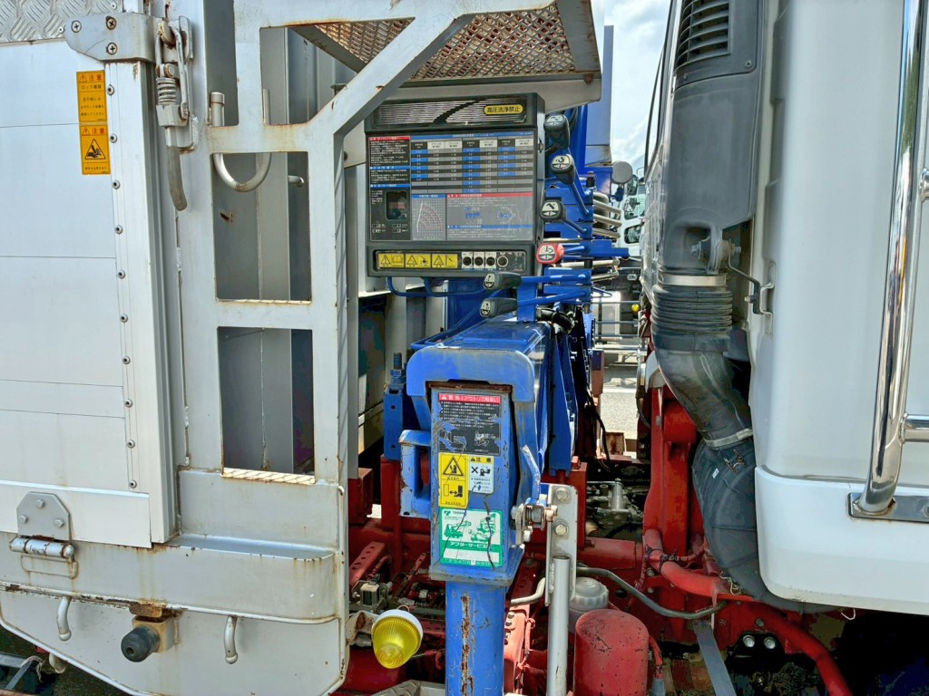 クレーンの操作レバーです。|いすゞ フォワード LPG-FTR90S2の写真29