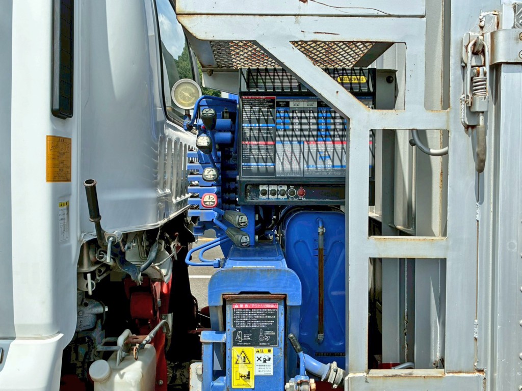 クレーンの操作レバーです。|いすゞ フォワード LPG-FTR90S2の写真31
