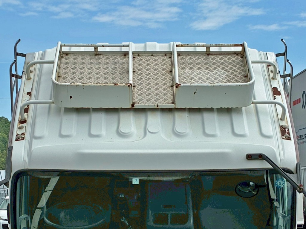 ルーフにシートデッキが付いています。|いすゞ フォワード LPG-FTR90S2の写真39