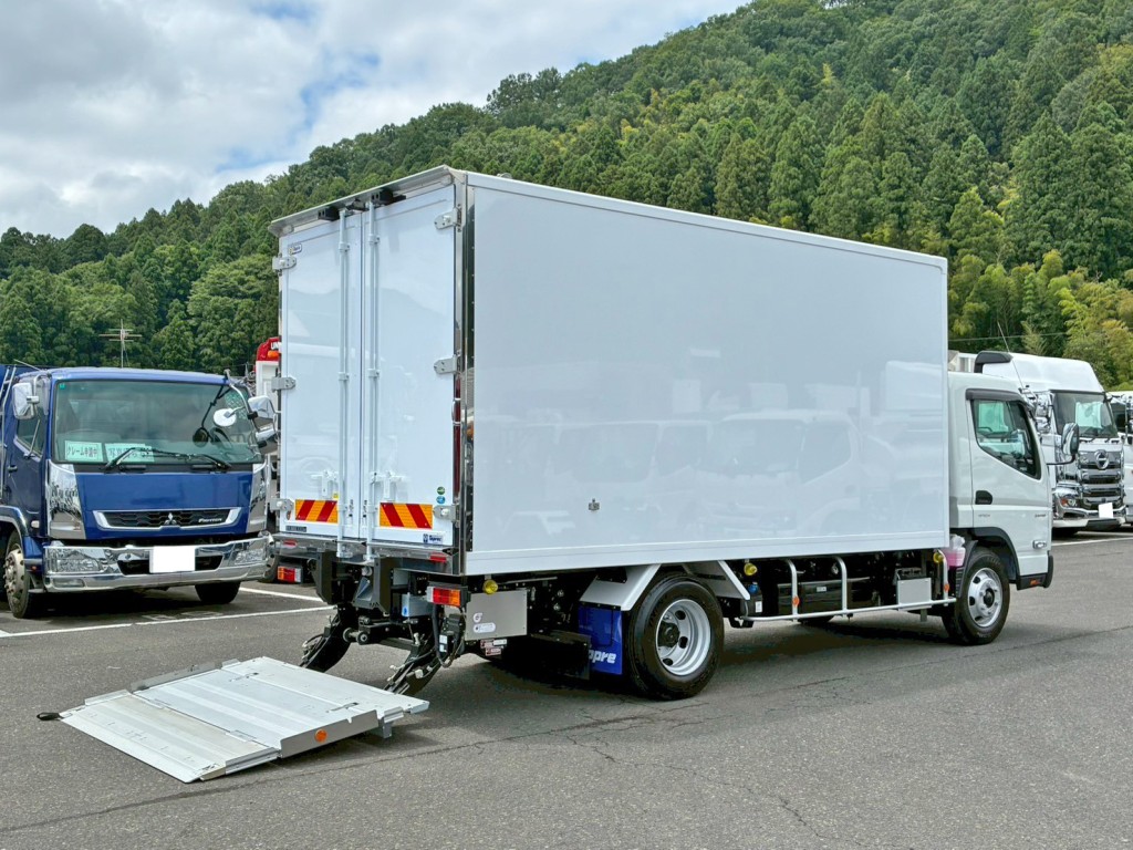 三菱 キャンター 2RG-FEB80(2WD)の写真4