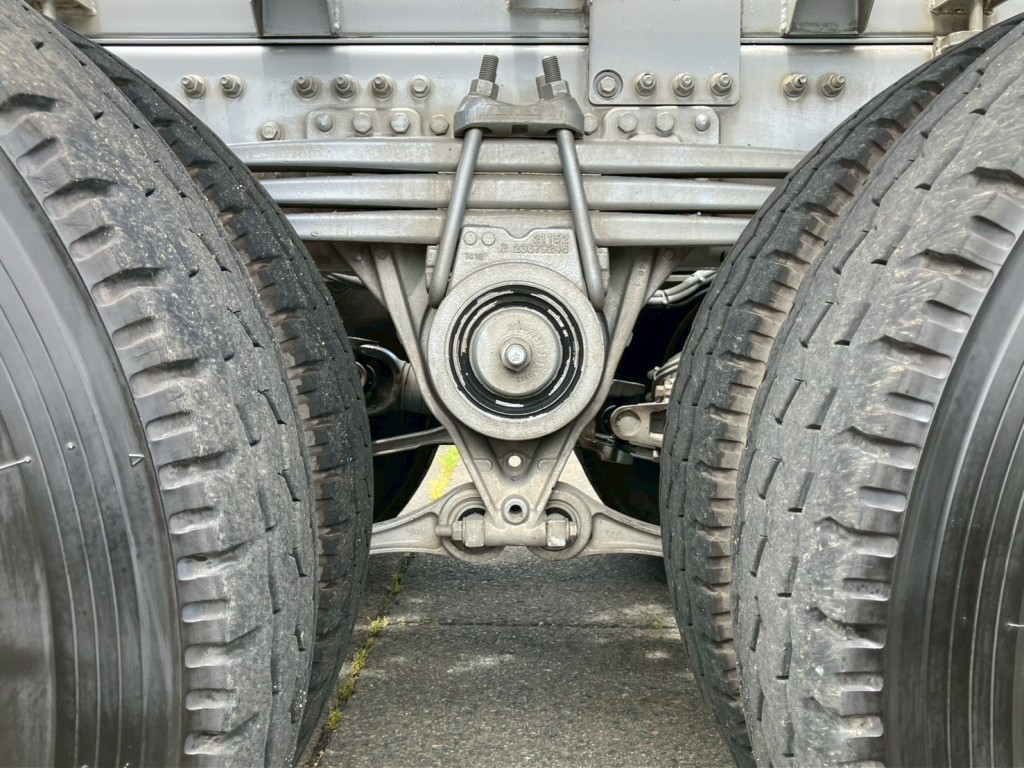 タンク前鑑・胴巻きはステンレス製です。|ＵＤ ビックサム 2PG-CW5ELの写真10