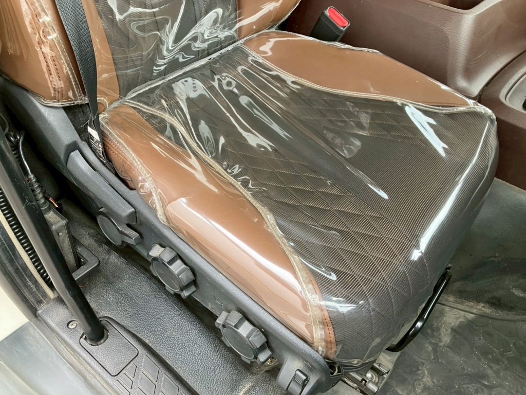 運転席座面にヘタリがあります。|日野 プロフィア 2DG-FS1AHGの写真8