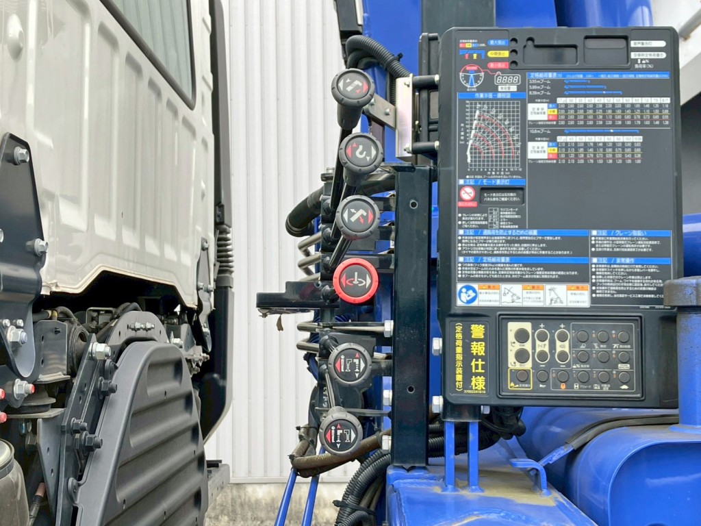 クレーンの操作レバーです。(助手席側)|日野 プロフィア 2DG-FS1AHGの写真20