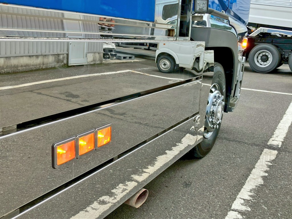 右折時ウインカー点灯の状態です。|三菱 スーパーグレート 2PG-FV70HXの写真31