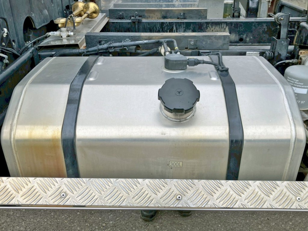 燃料タンクは300Lアルミ製です。|三菱 スーパーグレート 2PG-FV70HXの写真33