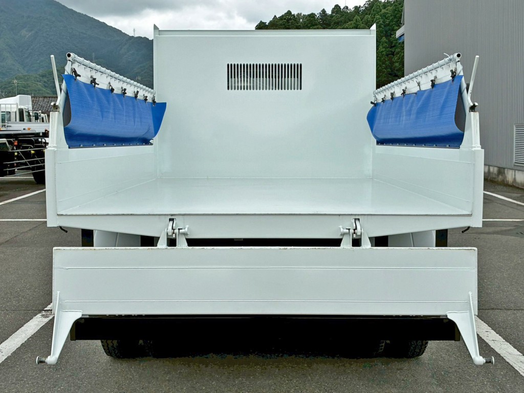 リヤゲートは上開きもできます。|三菱 ファイター 2KG-FK62F(2WD)の写真16