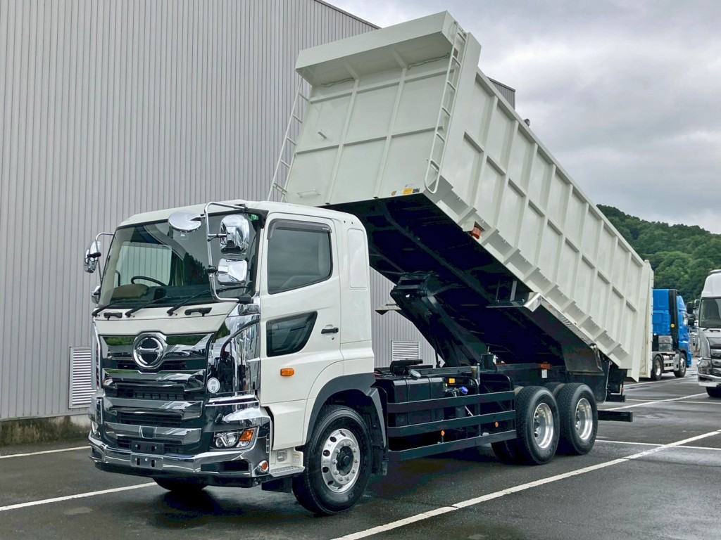 フロント周り、メッキパーツで飾っています。|日野 プロフィア 2DG-FS1AJEの写真1